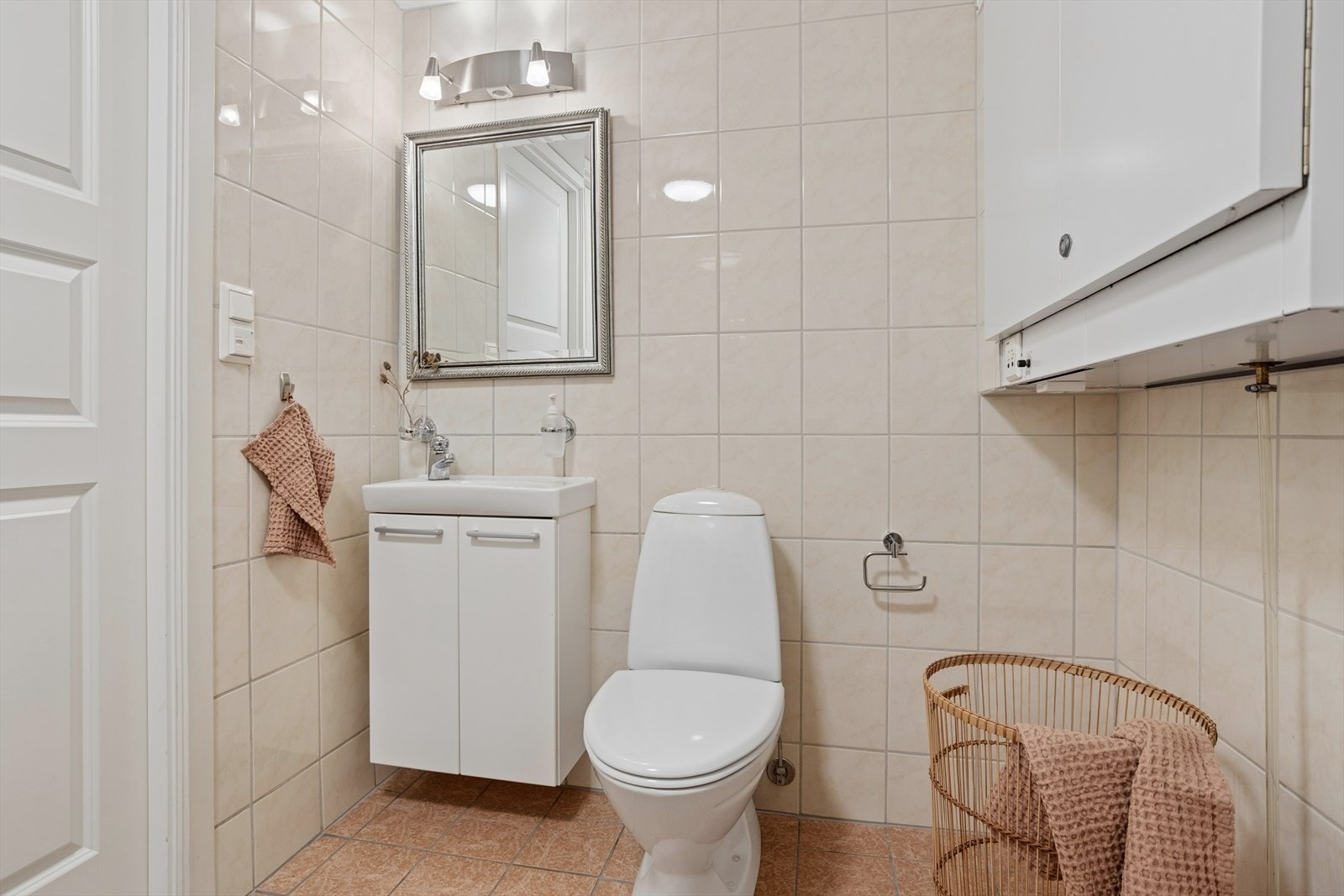 På vaskerommet er det satt inn ekstra wc og servant. Galleribilde