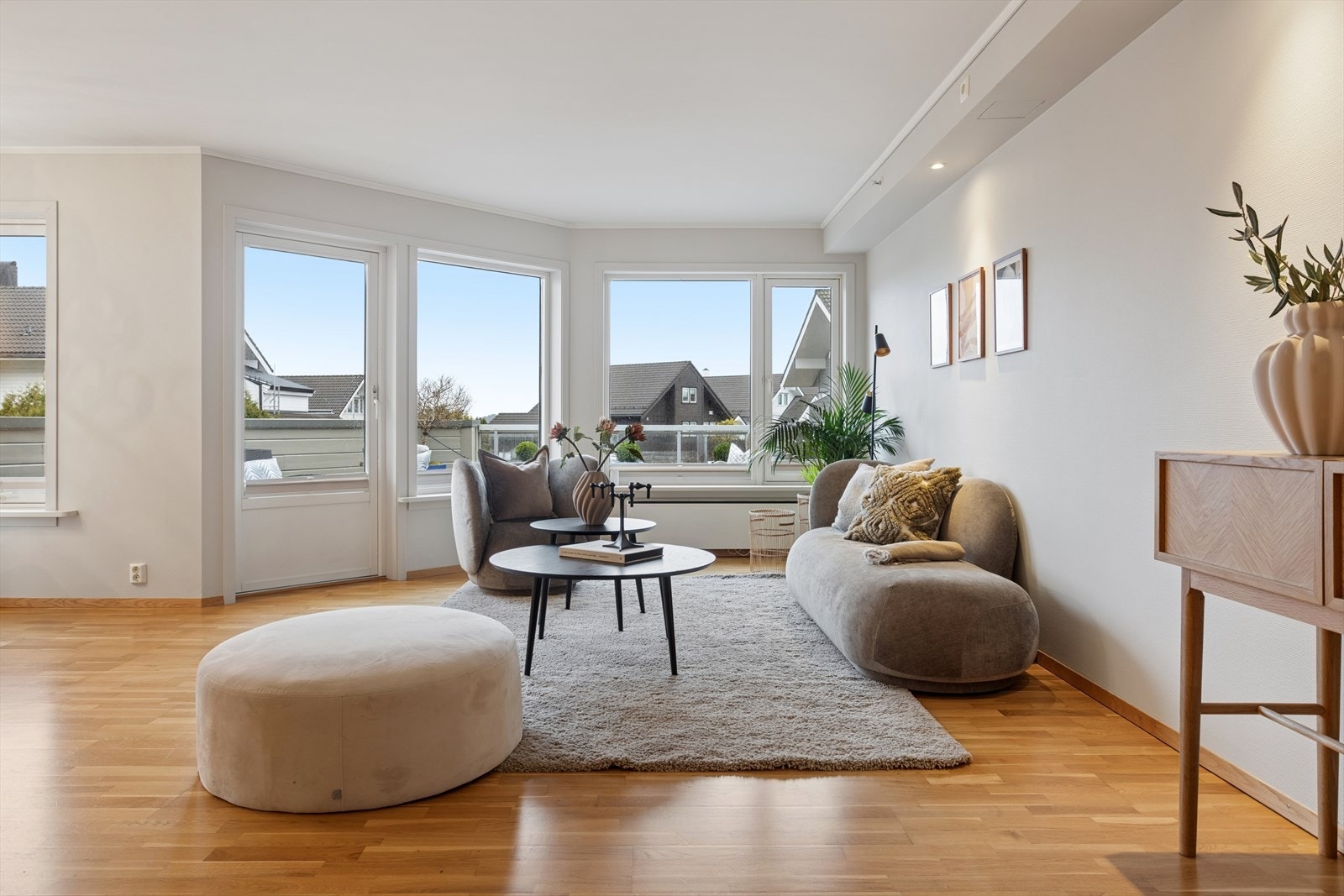 Alle vinduene har plissègardiner som medfølger uten ekstra kostnad. Galleribilde