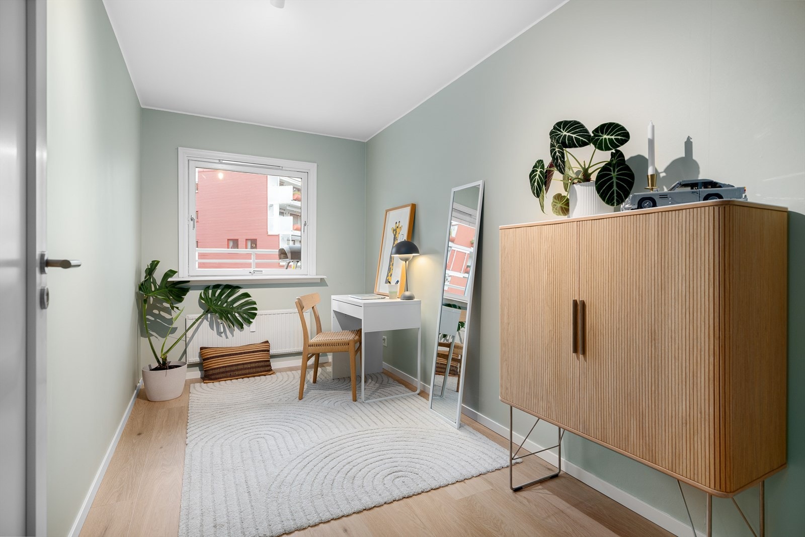 Boligens andre soverom egner seg ypperlig som gjesterom eller kontor. Galleribilde