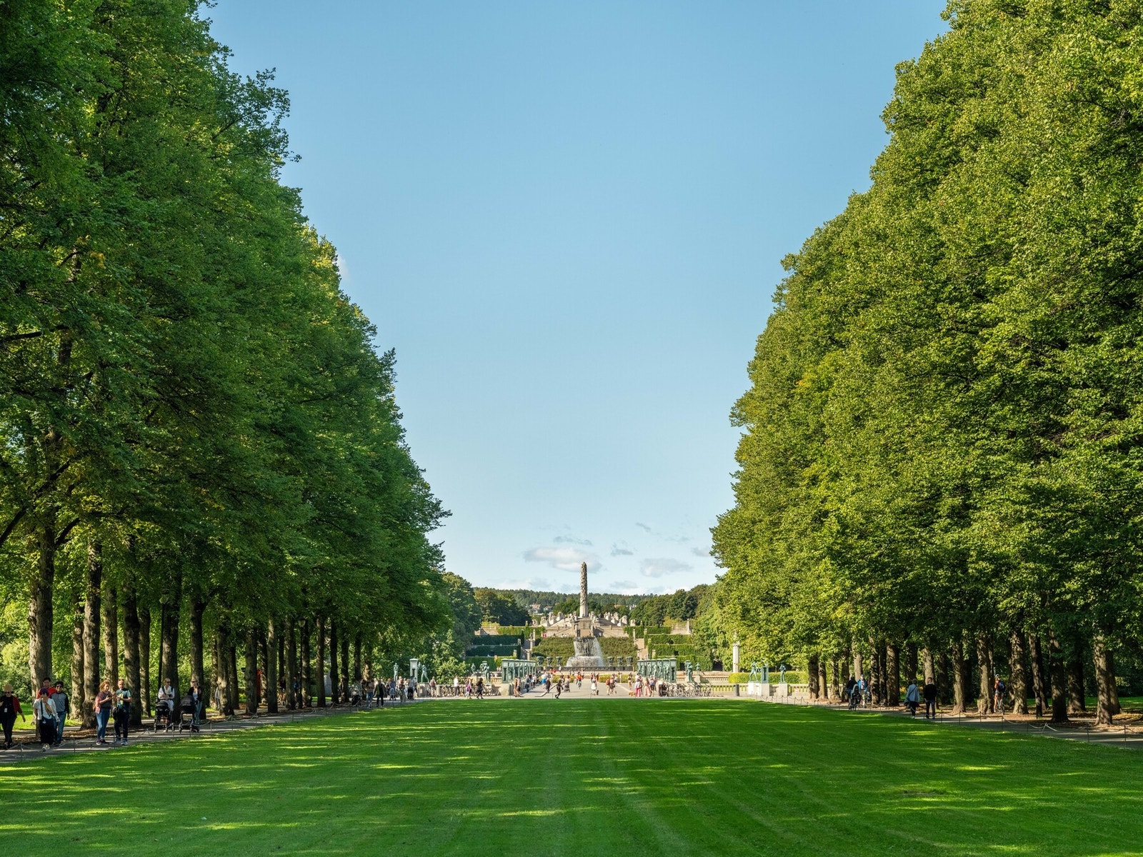 Boligen ligger rett ved vakre Frognerparken og med nærhet til både Slottsparken og Uranienborgparken Galleribilde