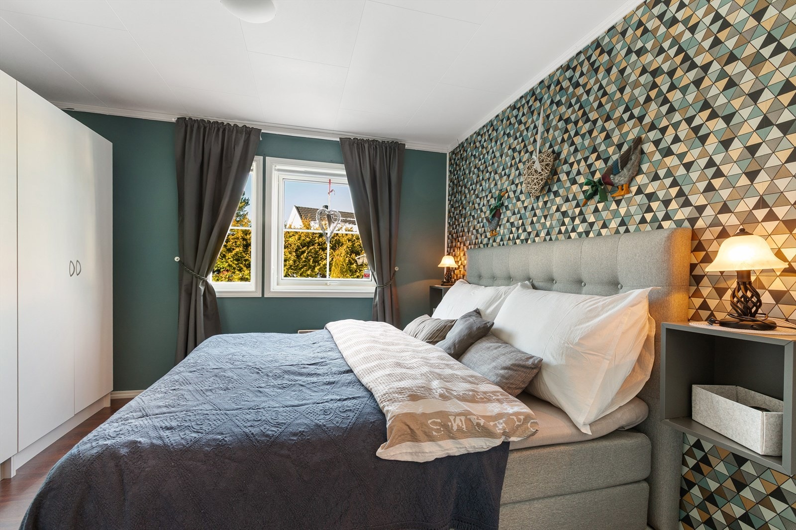 I tillegg har soverommet godt med garderobeskap. Galleribilde