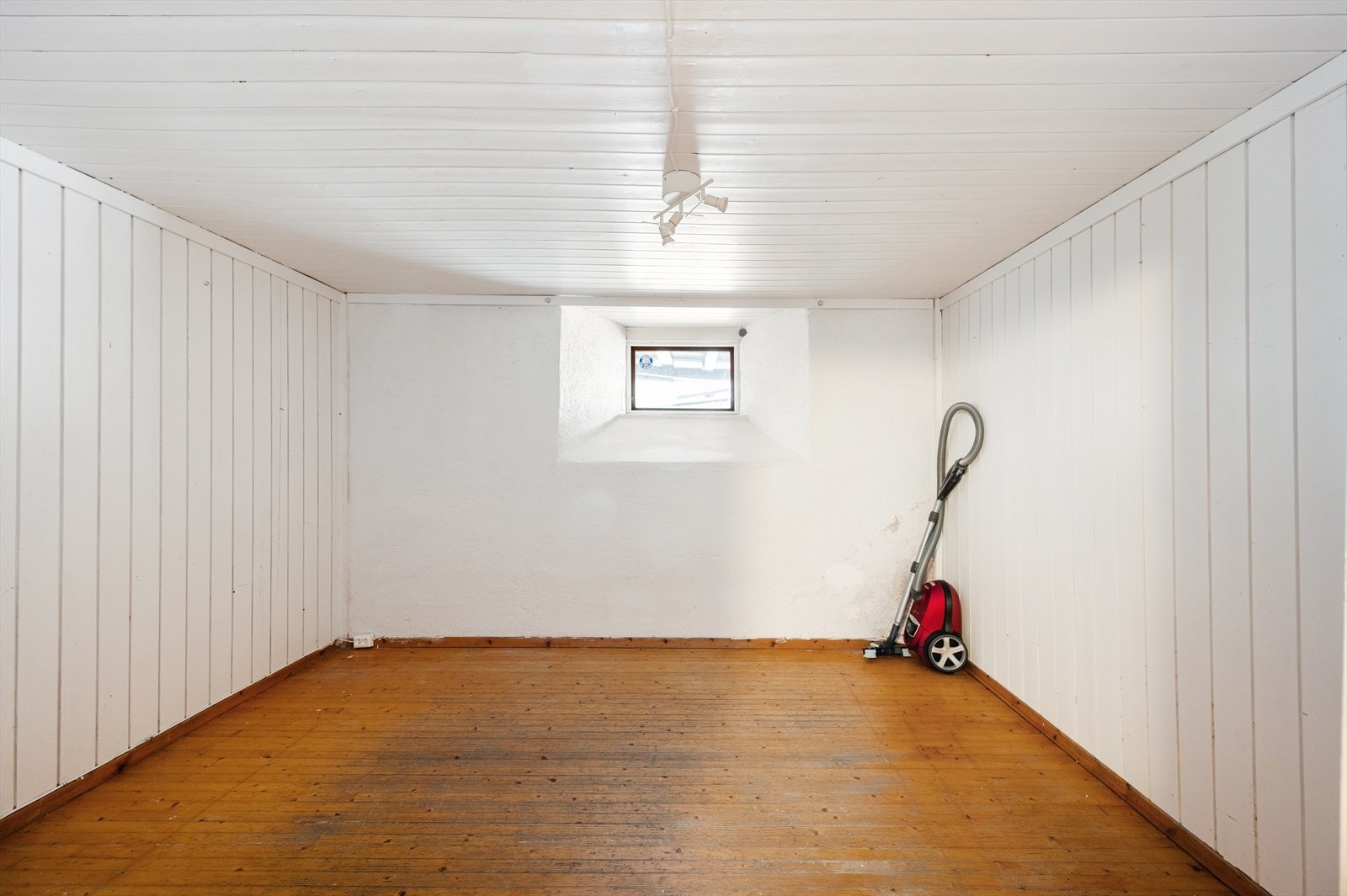 Bod i kjeller. Galleribilde