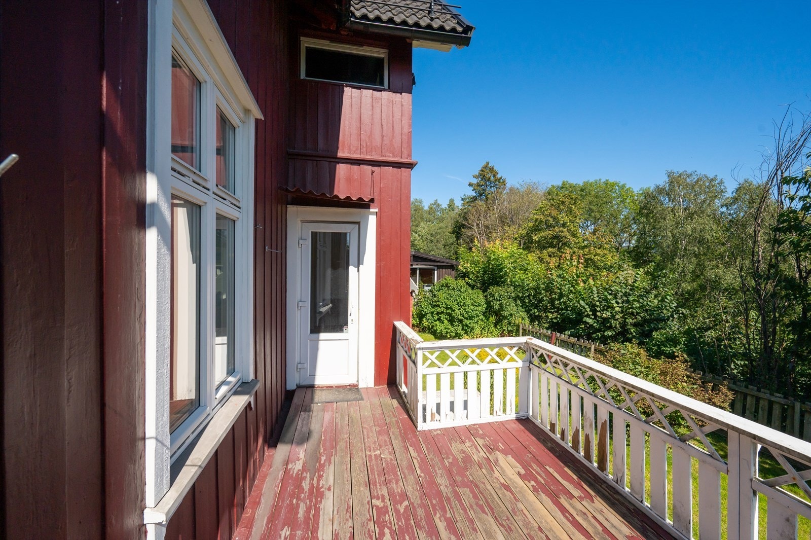 Terrassen er på ca. 10 kvm og har et hyggelig, grønt utsyn! Galleribilde