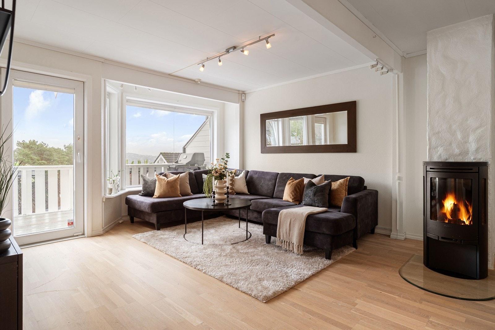 Her er det god plass til innredning med sofagruppe og tilhørende møblement Galleribilde