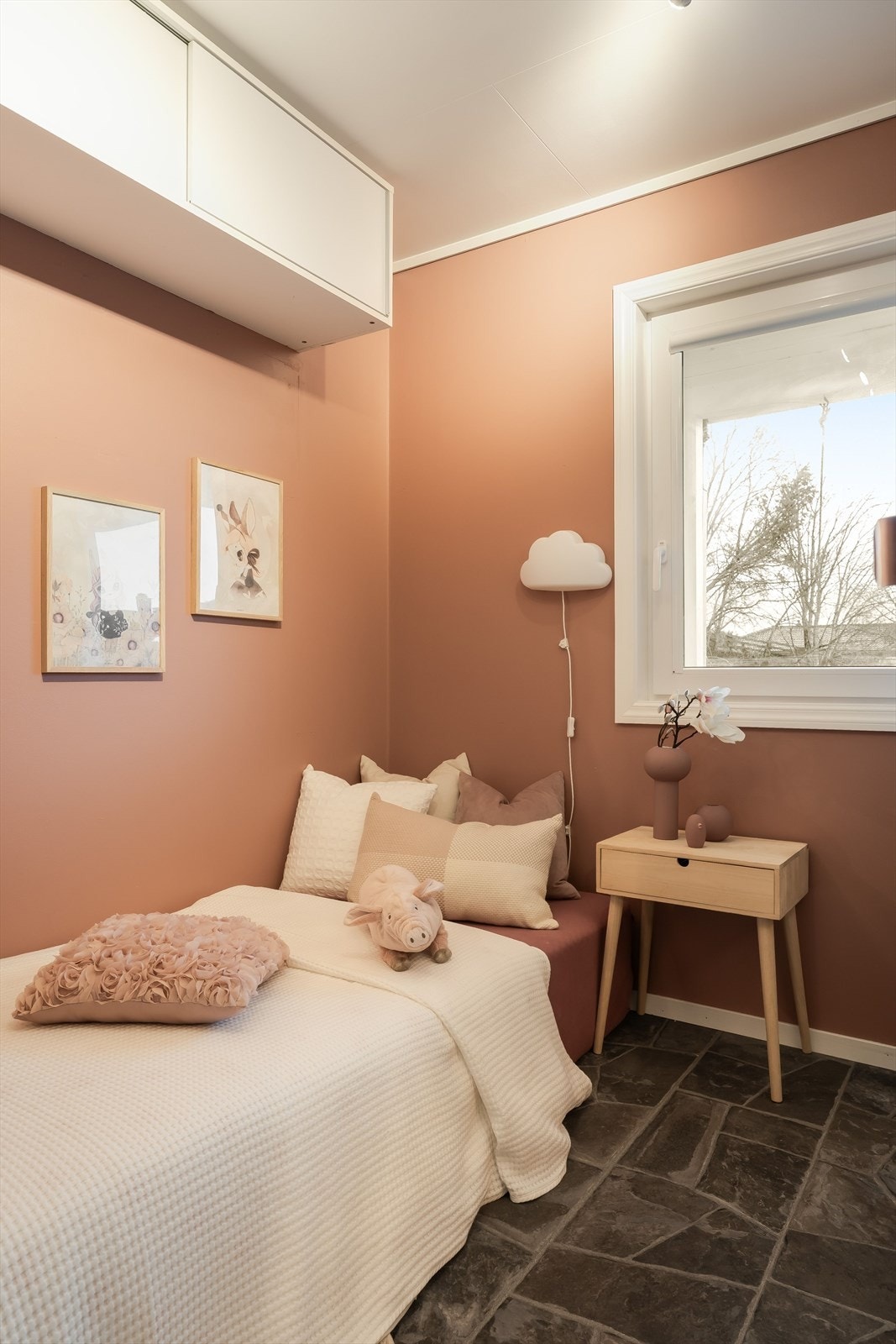 Soverom 3 | Det andre soverommet i underetasjen måler 6,7m² og passer yopperlig som barnerom eller gjesterom Galleribilde