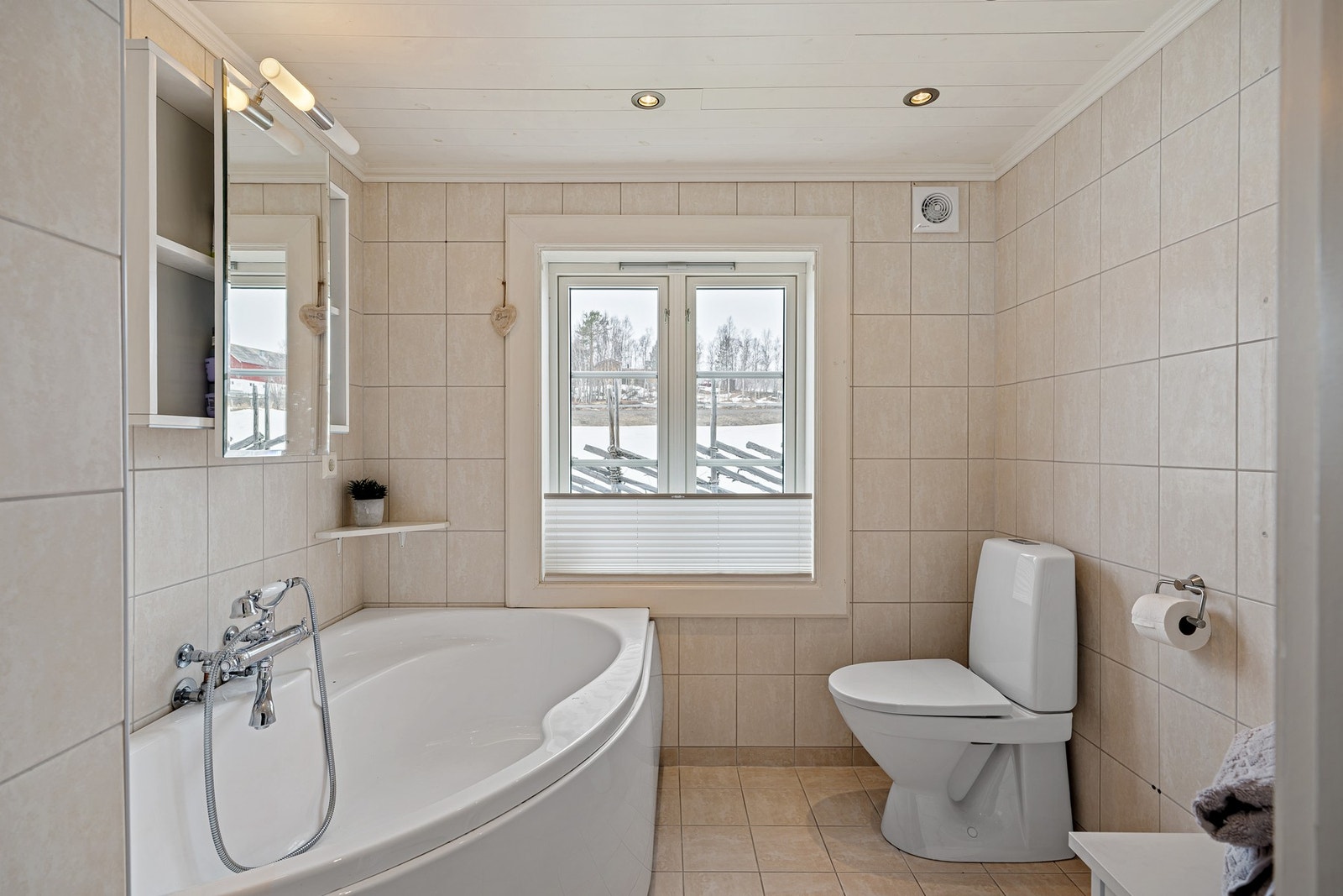 Baderom i 1. etasje, 4 kvm. Galleribilde