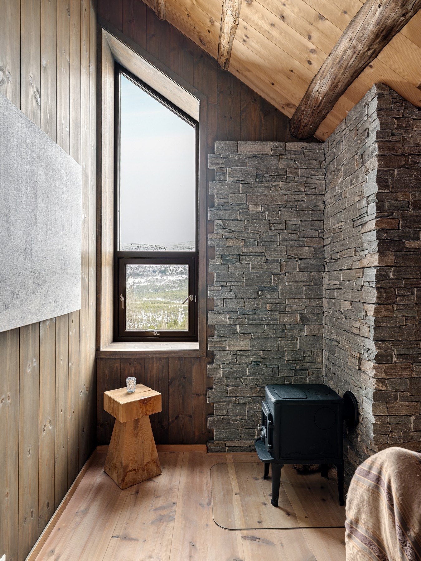 Skråblikk på naturen fra de vakreste innendørsomgivelser. Galleribilde