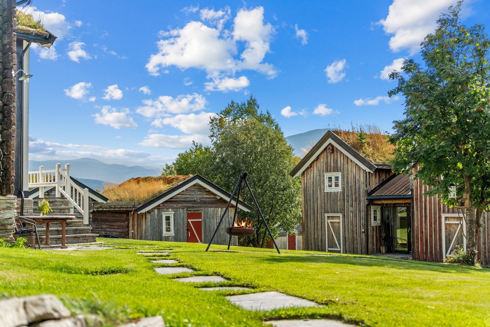 Tunet består av en samling bygninger - alle sammen omfattende renovert og restaurert i perioden 2004 - 2008. Galleribilde