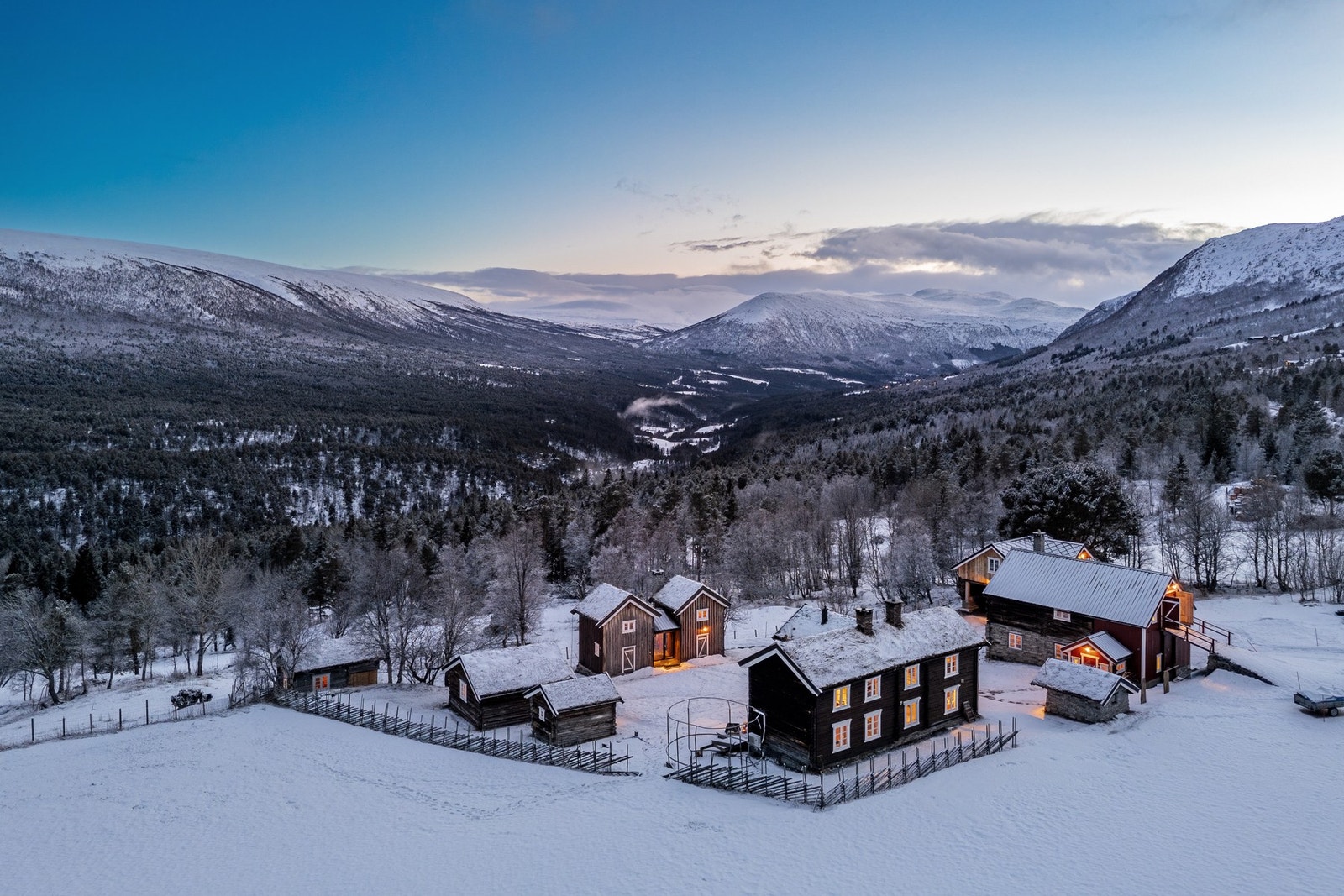 Enestående eiendom på Oppdal med praktfull utsikt og beliggenhet. Galleribilde