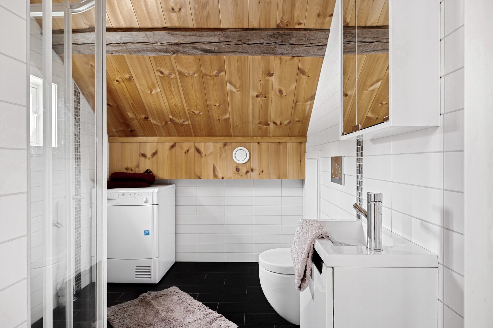 Soveromsavdelingen har både bad og separat toalettrom. Galleribilde