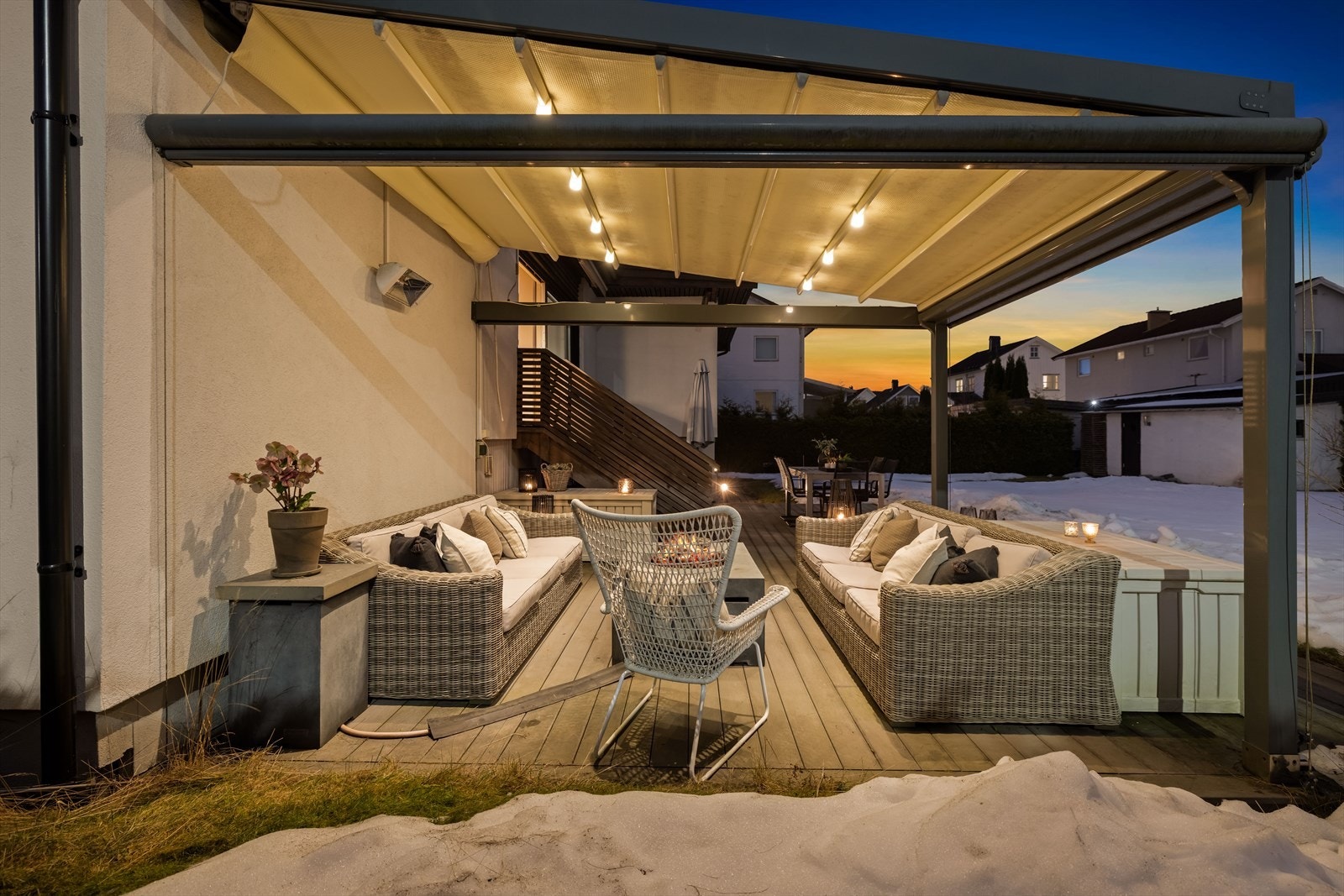 God plass til utelounge, grill og det man måtte ønske. Galleribilde