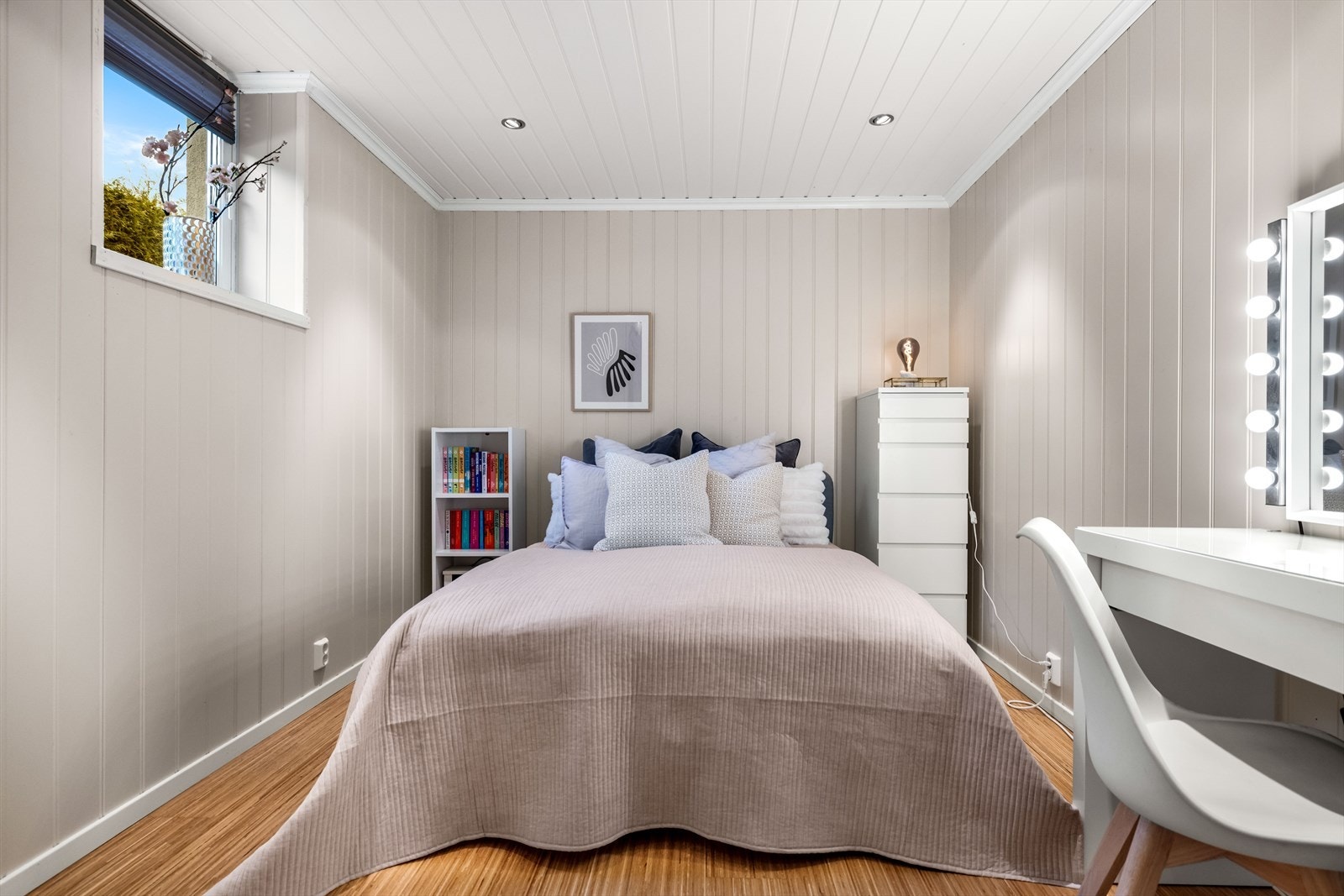 Rom benyttet som soverom. Rommet er ikke søkt bruksendret til soverom. Galleribilde