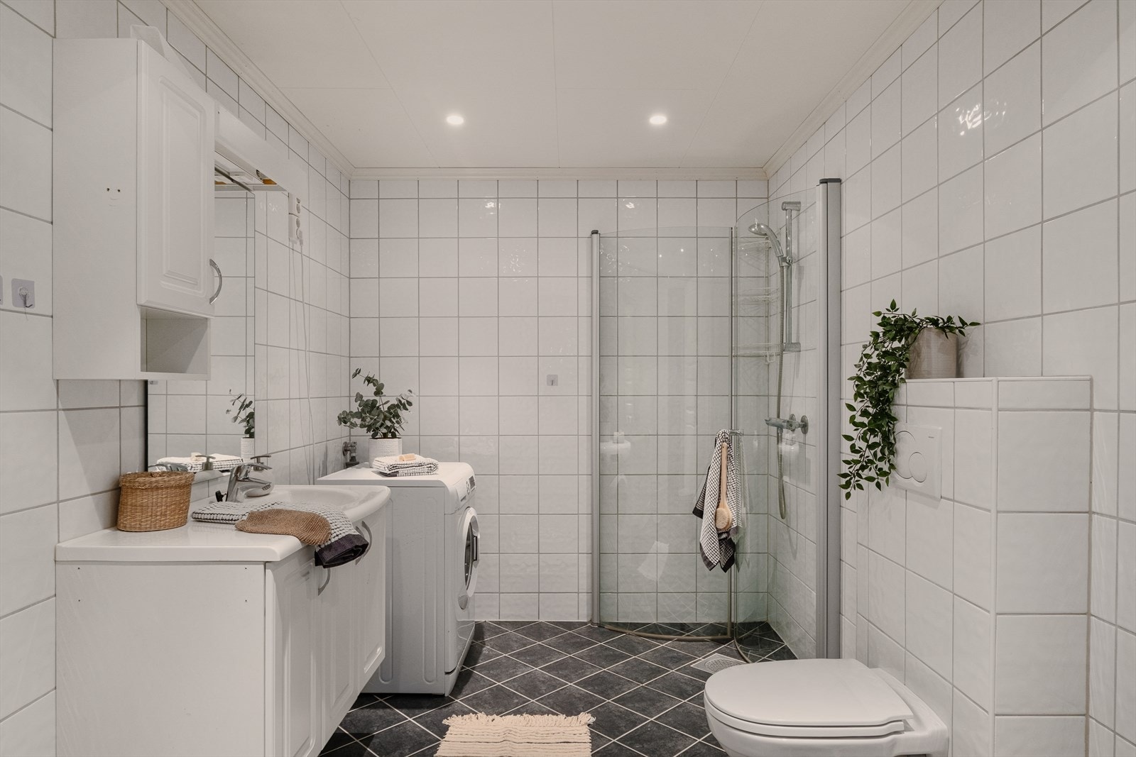 - Pent helfliset bad som måler 6,5 m² - Galleribilde