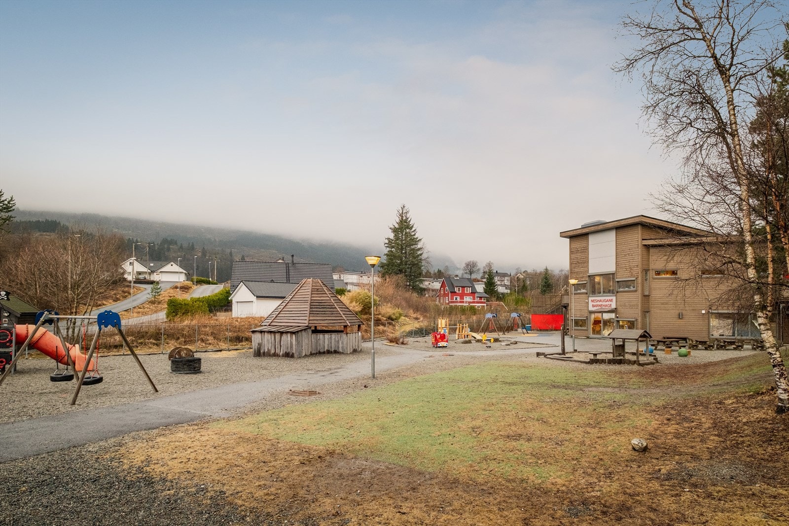 -Her bosetter du deg i et trygt og barnevennlig område med kort gangavstand til Neshaugane barnehage og Lone skule - Galleribilde
