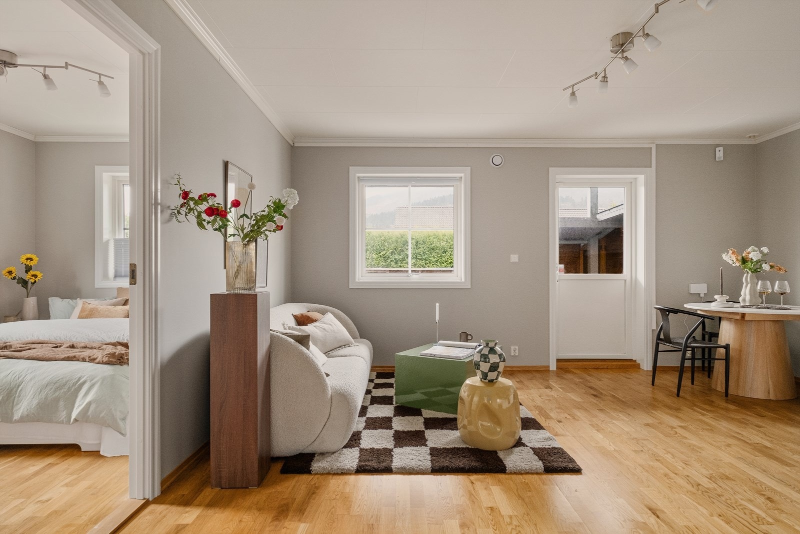 - Leilighet har et BRA-i på 62m² og inneholder entré, bod/teknisk rom, stue/kjøkken, bad og 2 soverom - Galleribilde