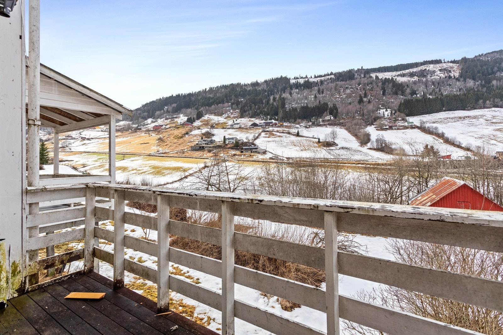 Frå soverommet er det utgang til veranda. Galleribilde