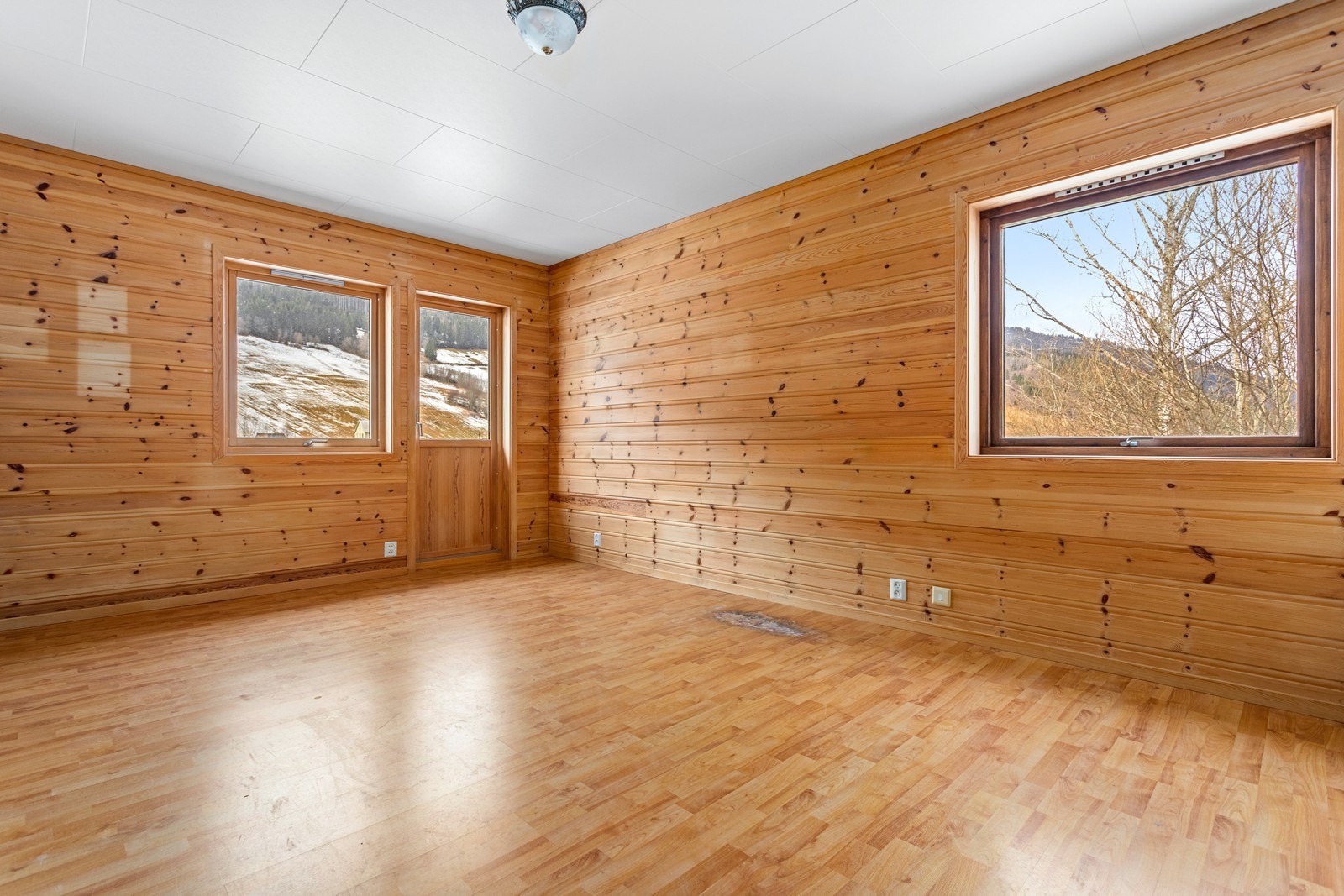 Svært romsleg soverom. Galleribilde