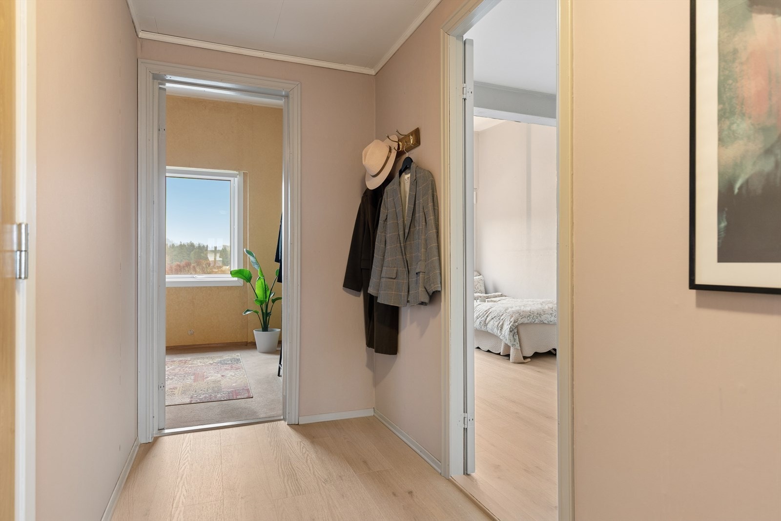 Tilkomst til soverom fra gang. Galleribilde