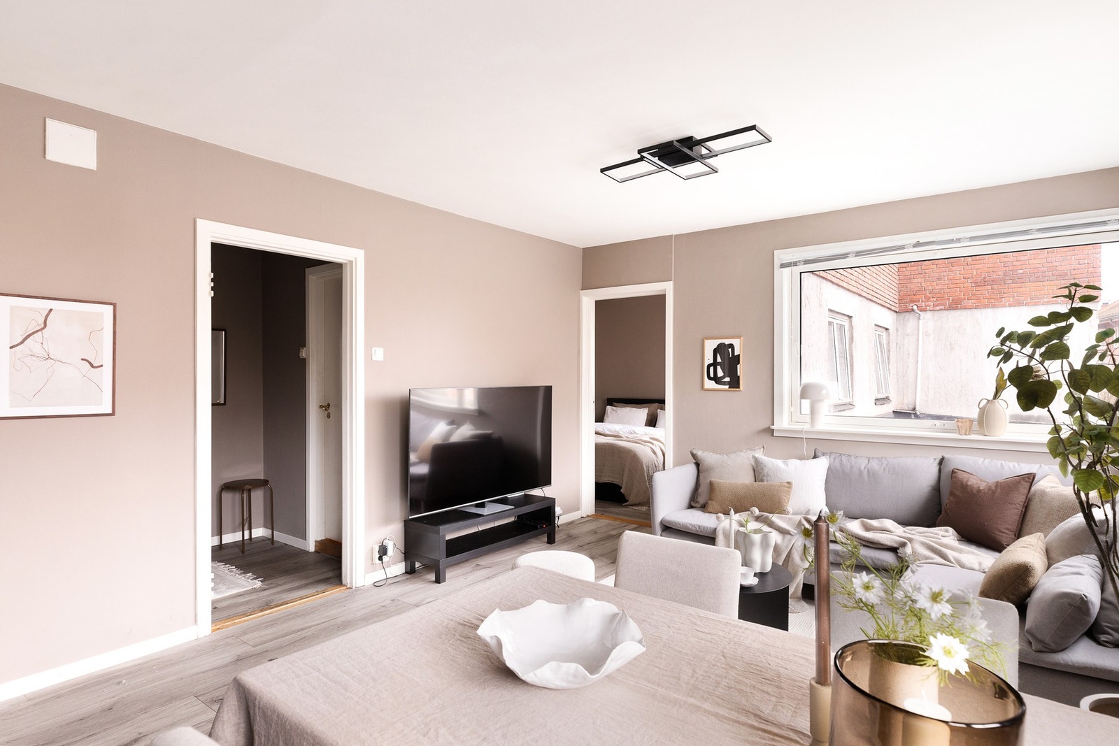 Leiligheten har lave felleskostnader som utgjør kr. 2155,-/mnd p.d.d. Galleribilde