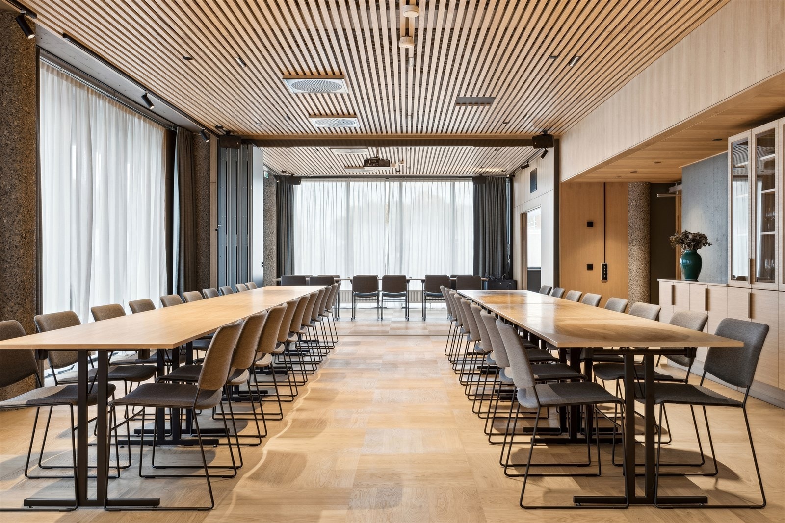 Selvaag bolig Plusskonsept, gir merverdi: Loungeområde - med kjøkken, grovkjøkken, kaffebar, peisestue, bibliotek, møterom, ungdomsrom, ekstra gjesterom og et stort selskapslokale. Galleribilde