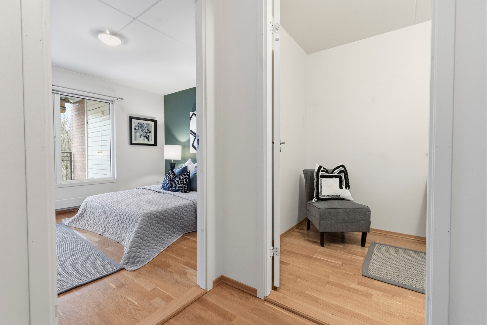 Fra kjøkken kommer man til en gang hvor det er videre adkomst til et soverom, bad og innvendig bod. Galleribilde