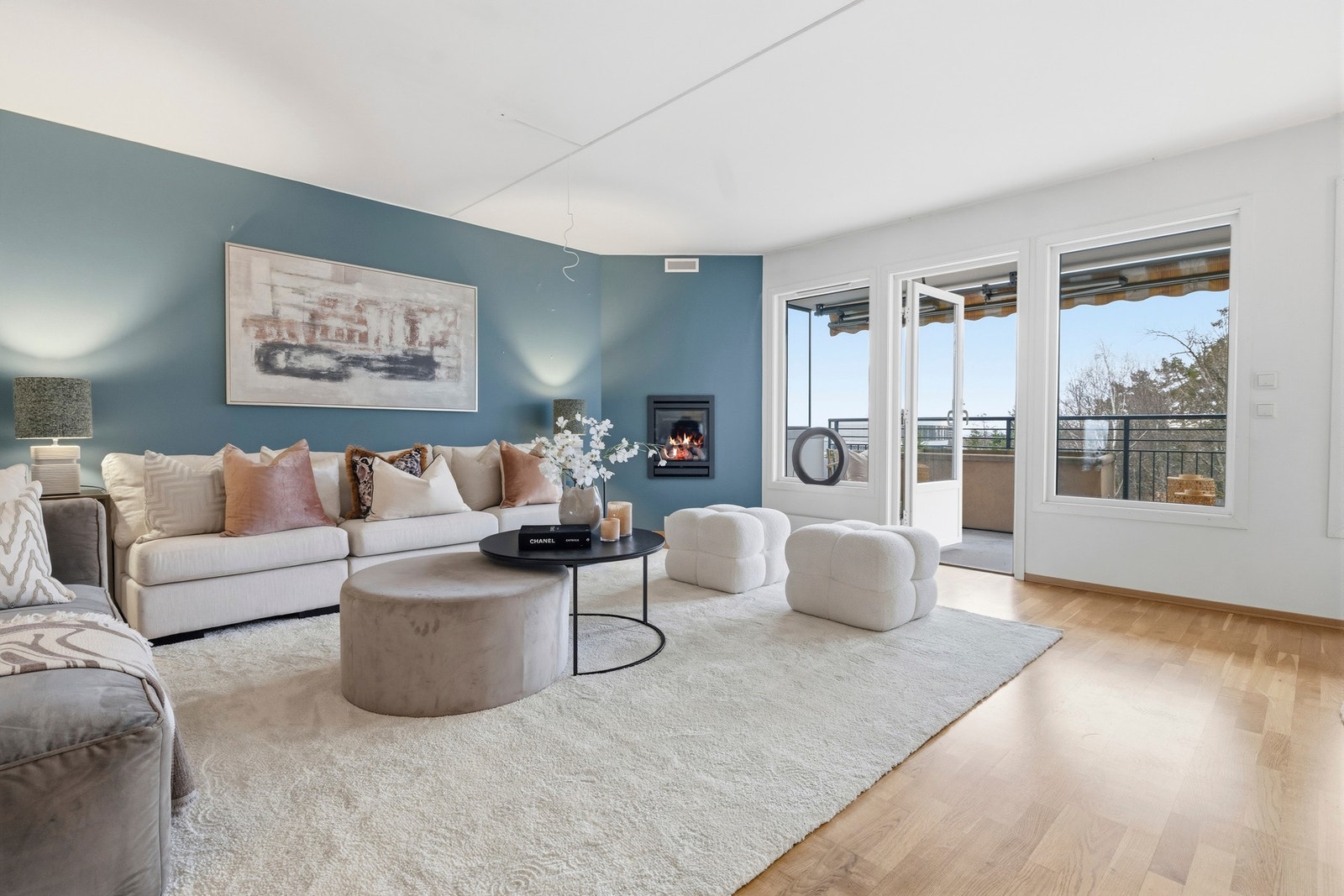 Det er gode møbleringsmuligheter i stuen. Galleribilde