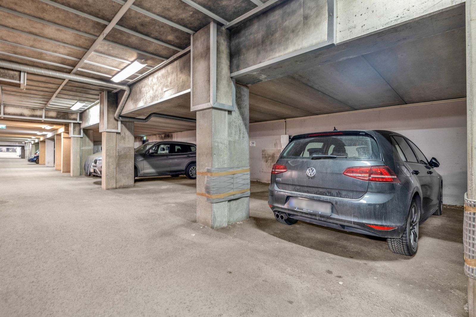 Det medfølger en parkeringsplass i felles garasjeanlegg. Galleribilde