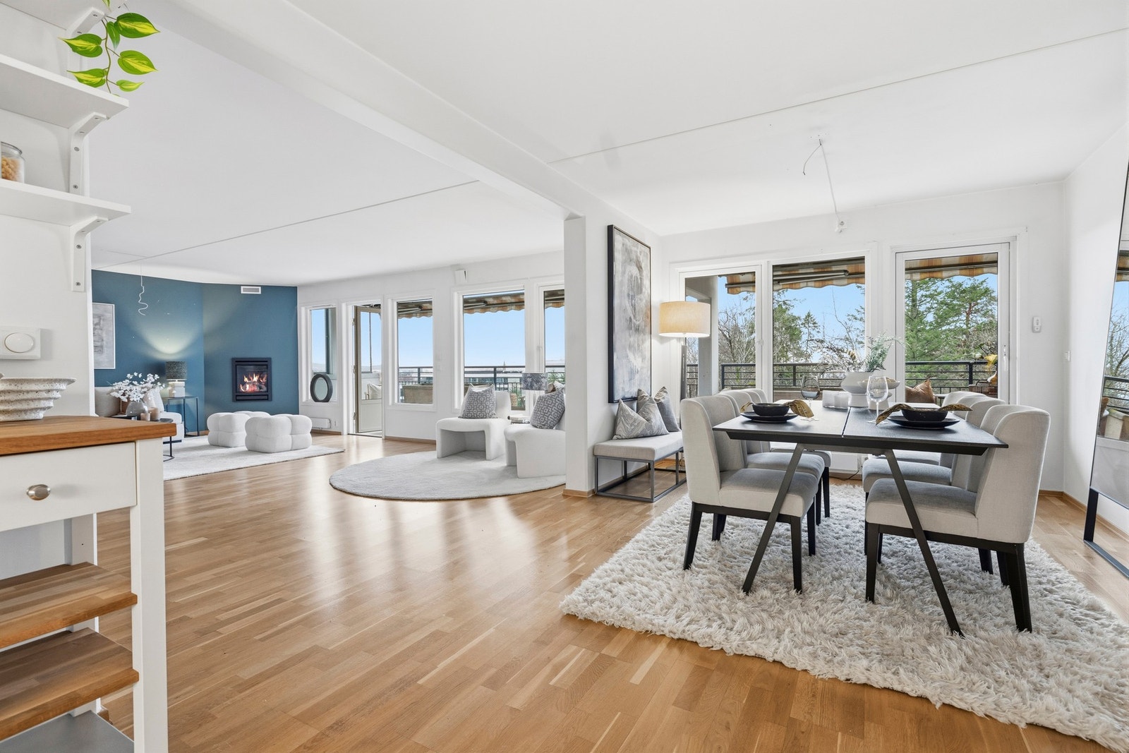 Herfra er det også utgang til terrassen. Galleribilde