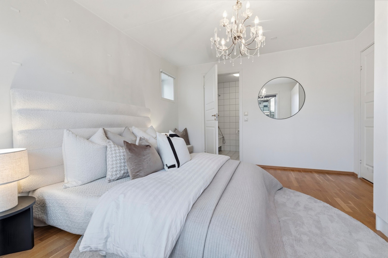 Her er det også direkte adkomst til et bad. Galleribilde