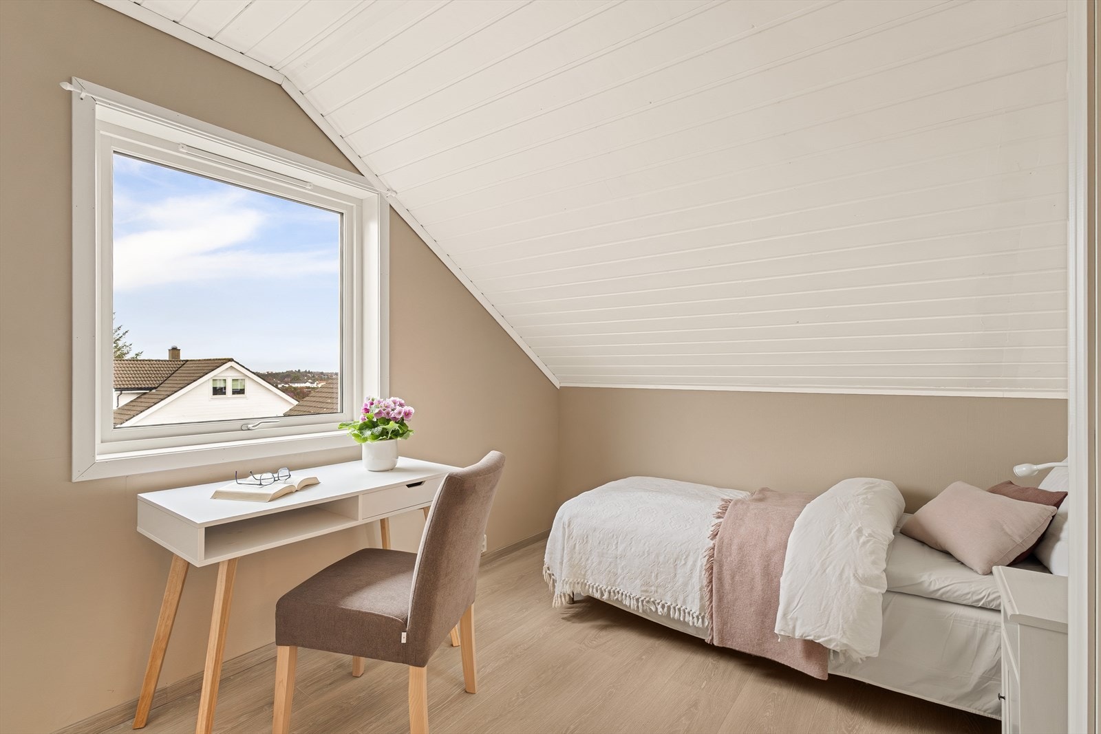 Soverom 2 er også av god størrelse. Galleribilde