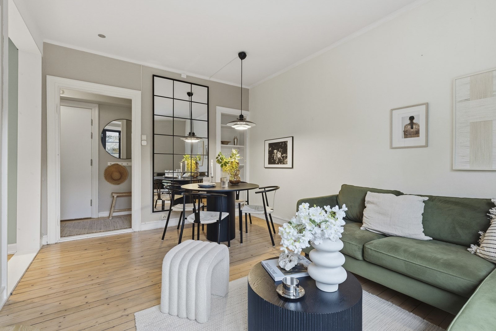 Her har du god plass til å invitere venner og familie på middag og festligheter. Galleribilde