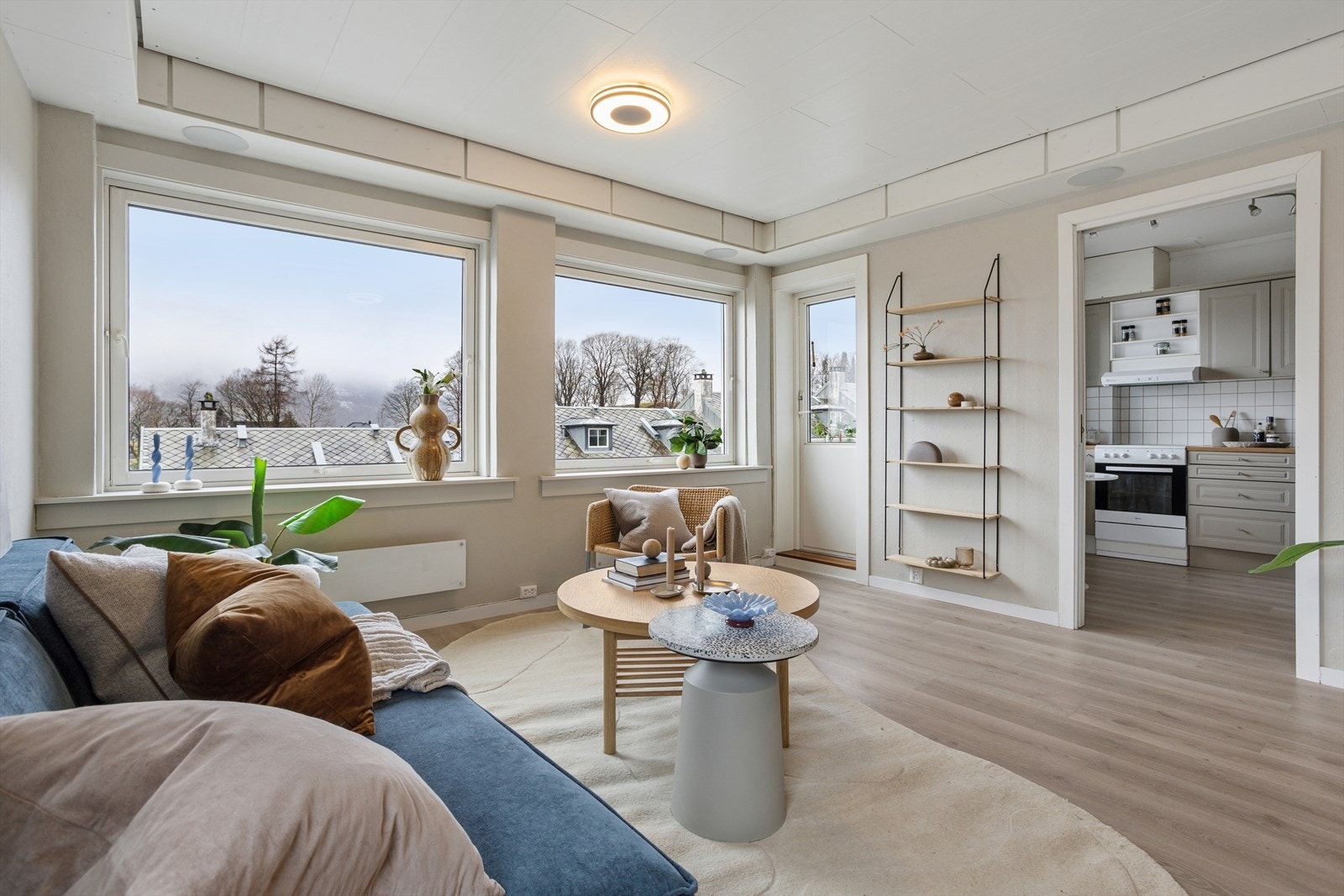 Fra stuen er det utgang til balkong. Galleribilde