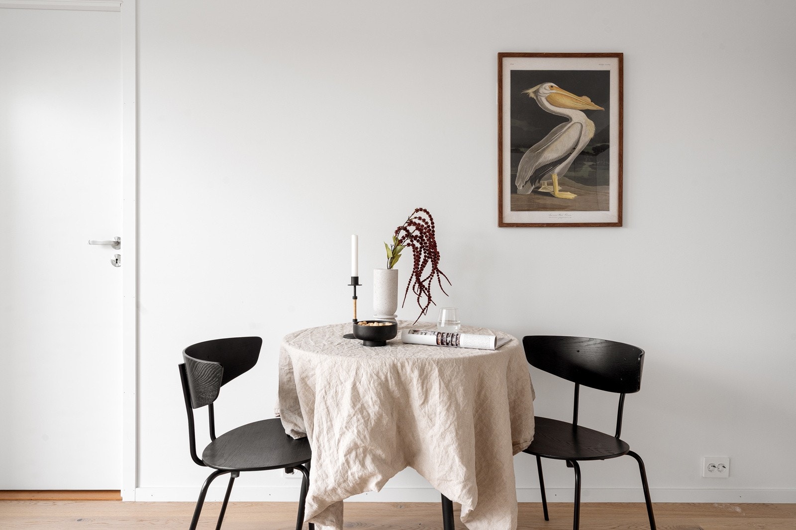 Spisebordet har sin naturlige plass i nærheten av kjøkkenet. Galleribilde