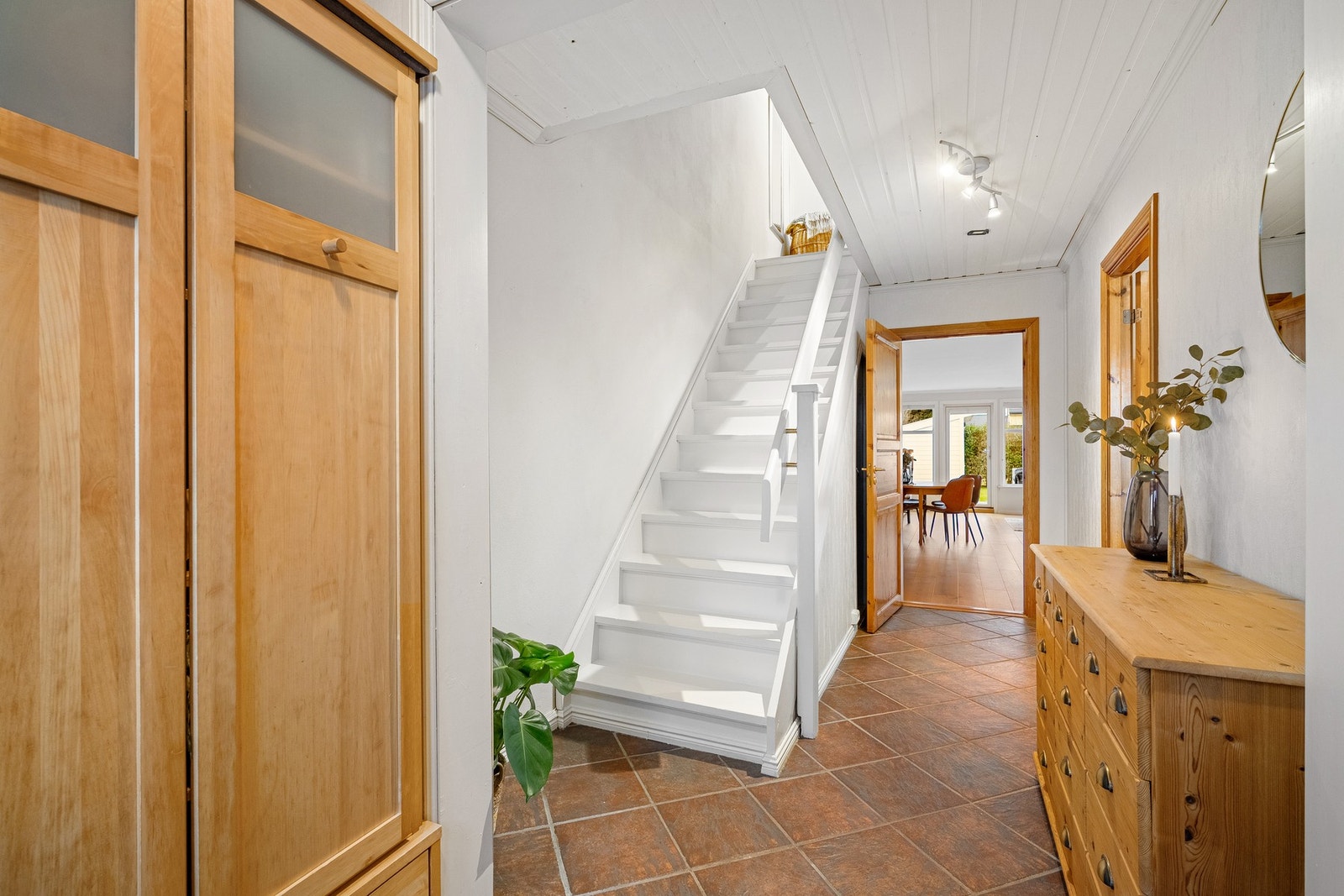 Trapp til 2. ettasje Galleribilde