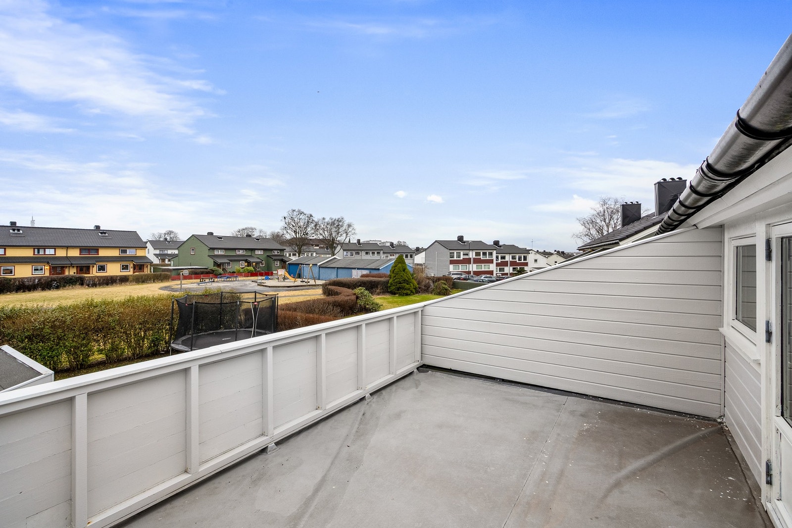 Stor balkong med gode solforhold. Galleribilde