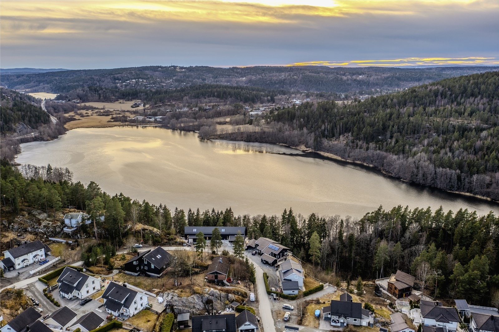 Skogen og Pollevannet er nærmeste nabo. Galleribilde