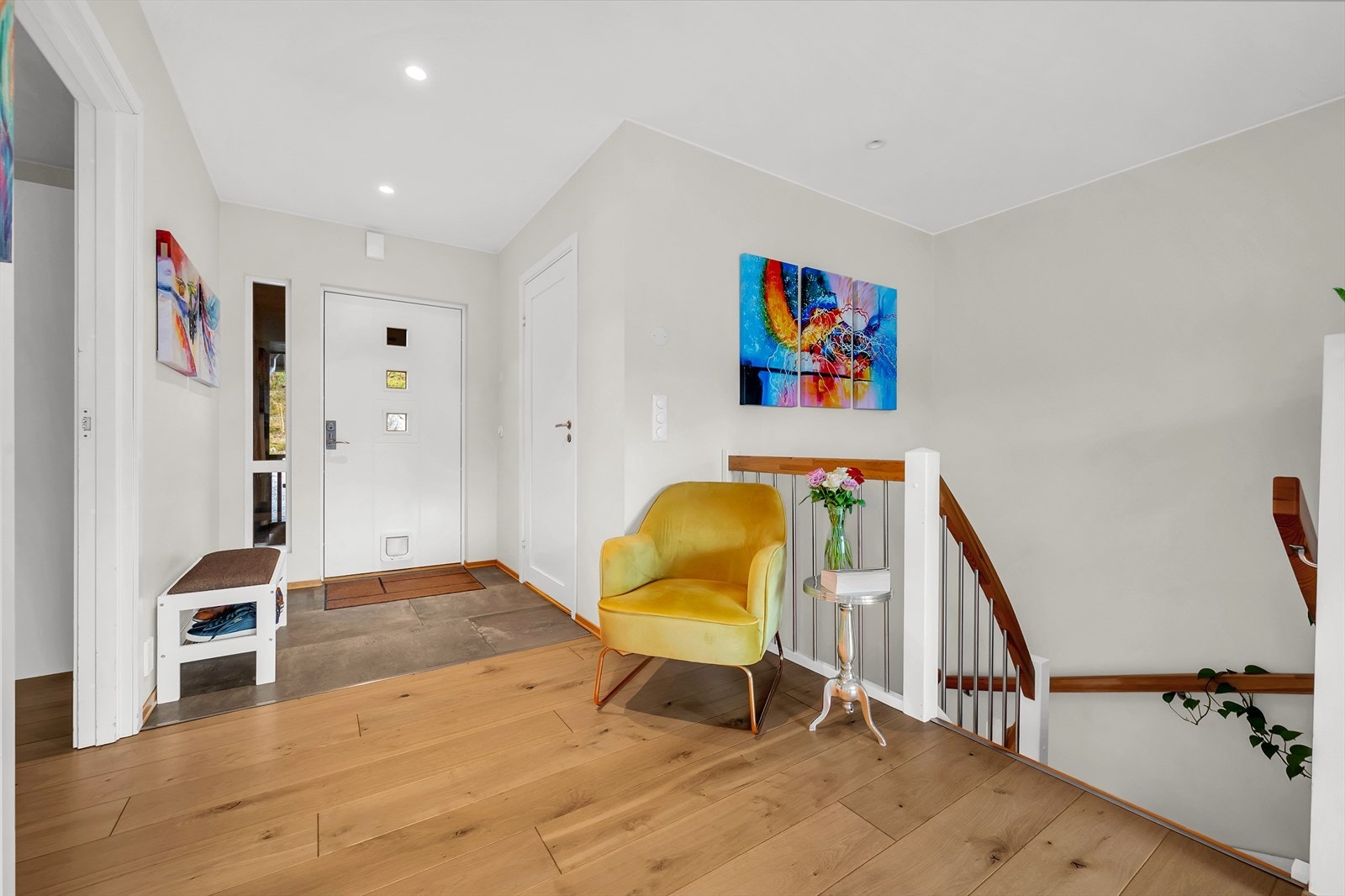 Entrè med plass til oppbevaring av sko og yttertøy. Galleribilde