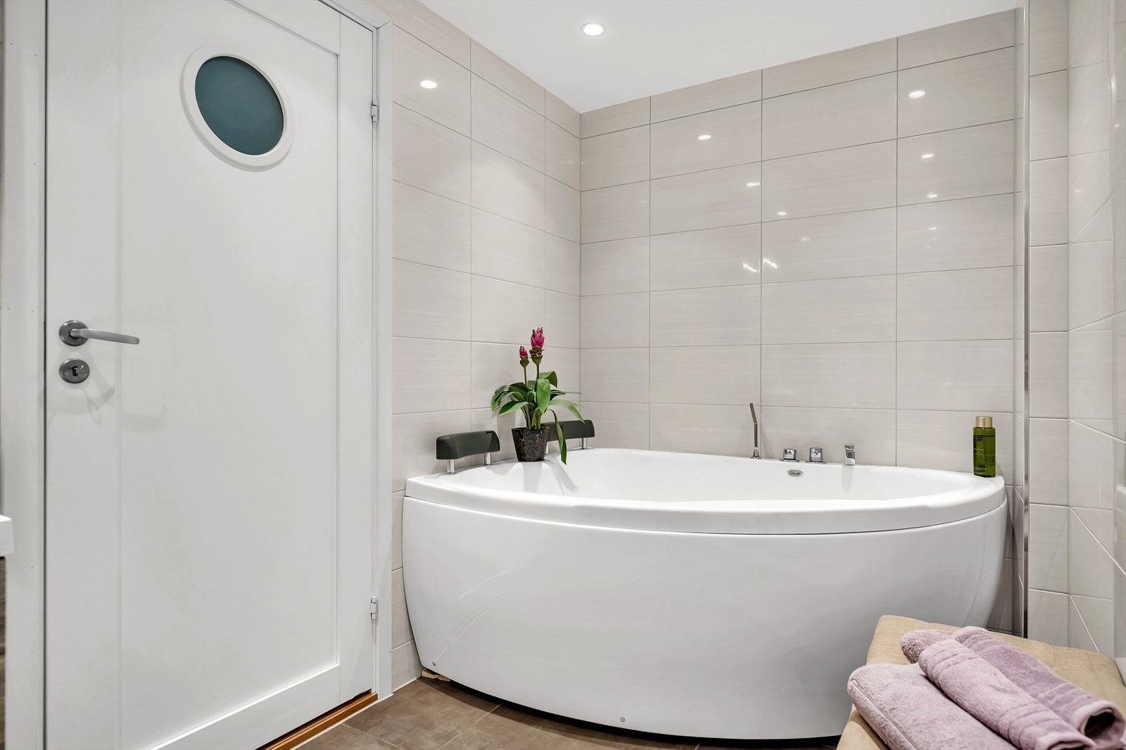 Romslig badekar. Galleribilde