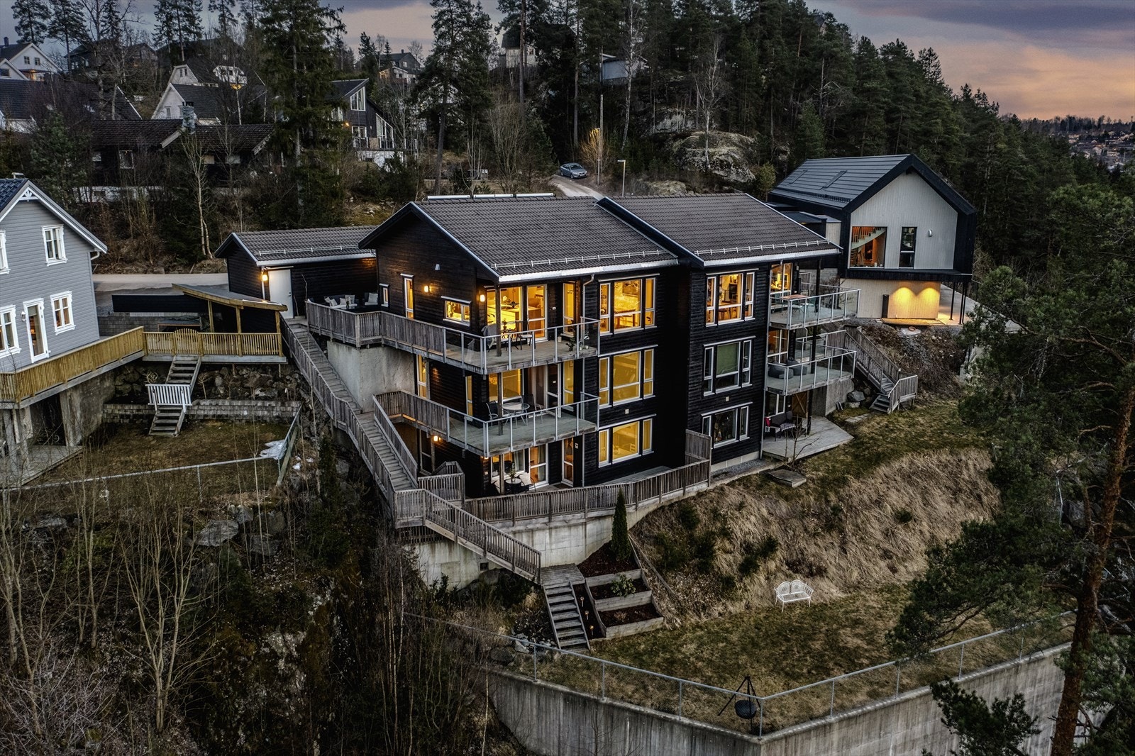 Her får kjøper gleden av god utnyttelse av uteplasser med mange soner. Galleribilde