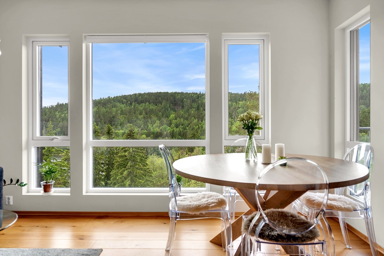 Stilren og innbydende familiebolig med mange gode kvaliteter. Galleribilde