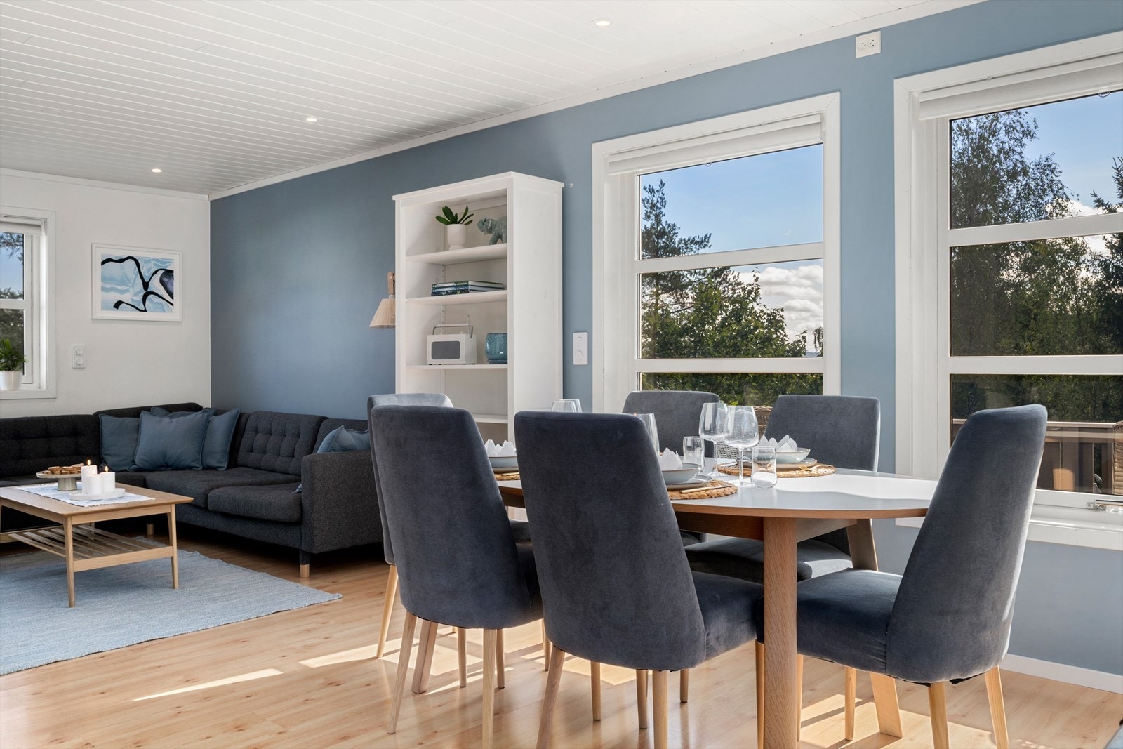 I 2018 ble overflatene sparklet og malt, i tillegg ble det satt inn nye downlights i taket. Galleribilde