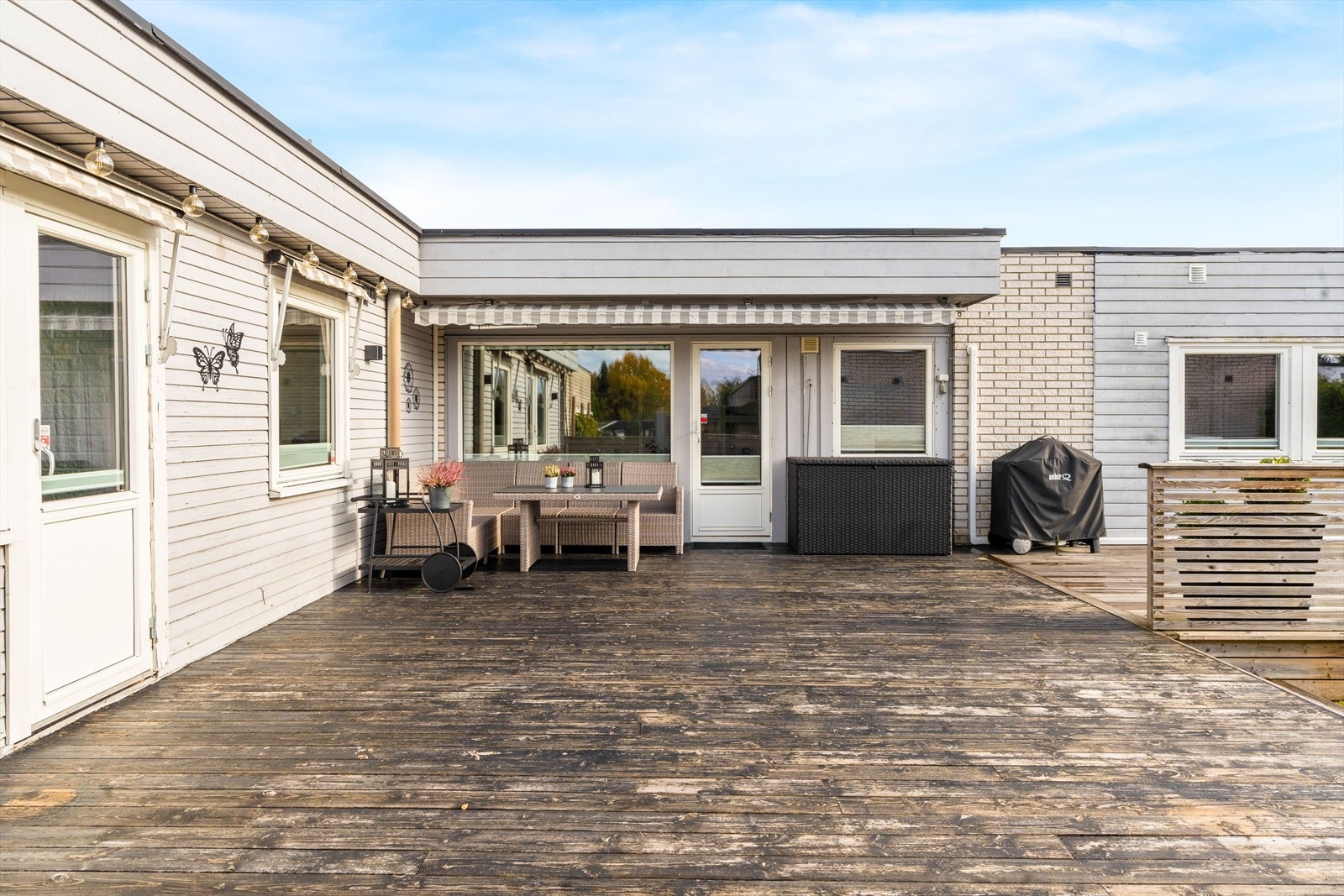 Terrassen innbyr til flere soner for møblering og muligheter. Galleribilde