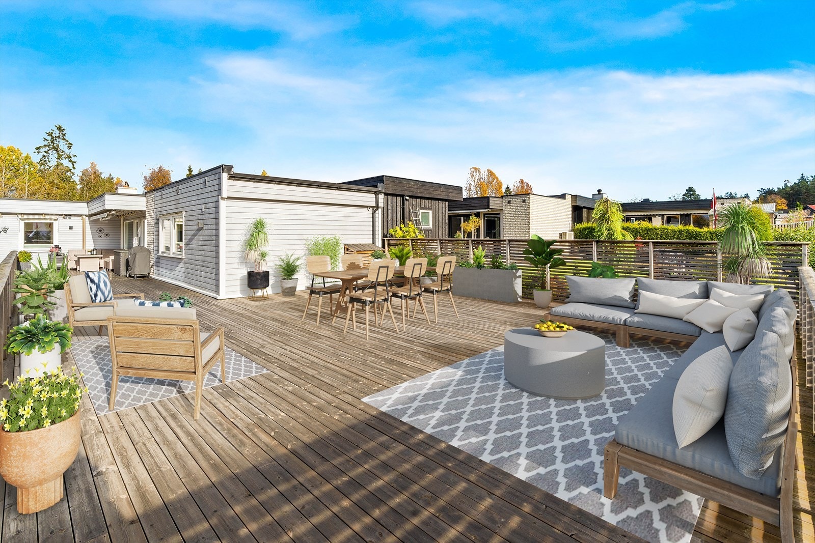 Fra stuen er det utgang til en fantastisk sydvendt terrasse på 148 m². Illustrasjonsbilde, som viser at er det god plass til flere sittegrupper. Galleribilde