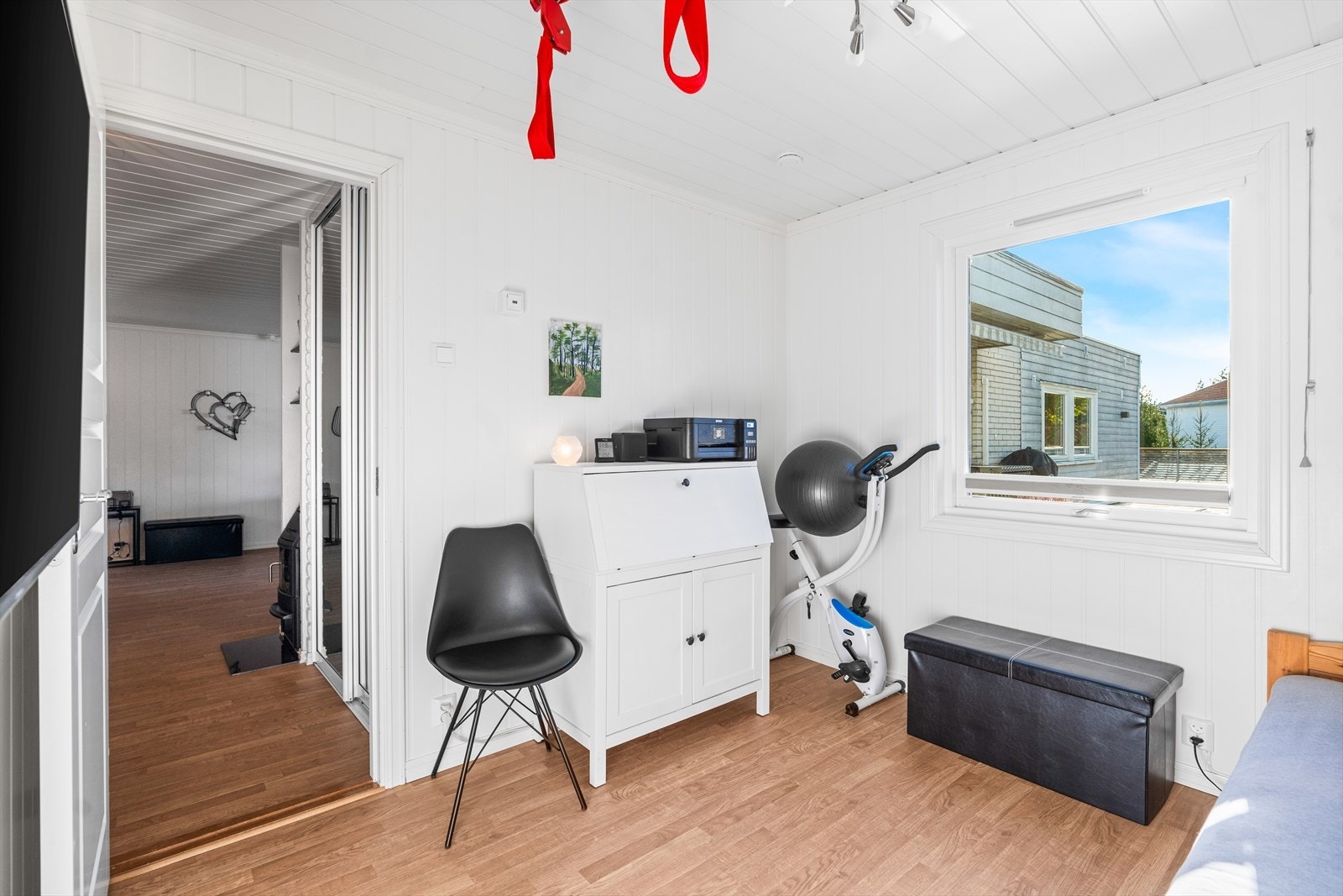 Rommet har plass til seng, nattbord, garderobeløsning og evt. skrivebord. Galleribilde