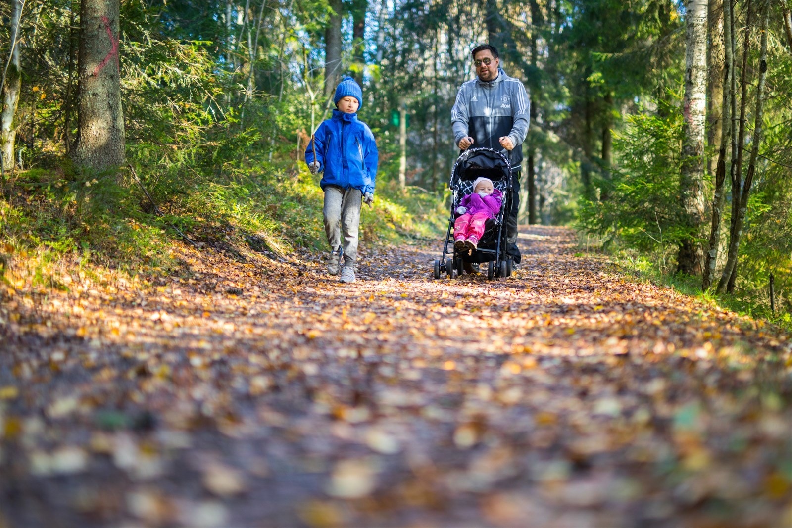 Rundt tjernet er det godt tilrettelagt med flotte turveier. Galleribilde