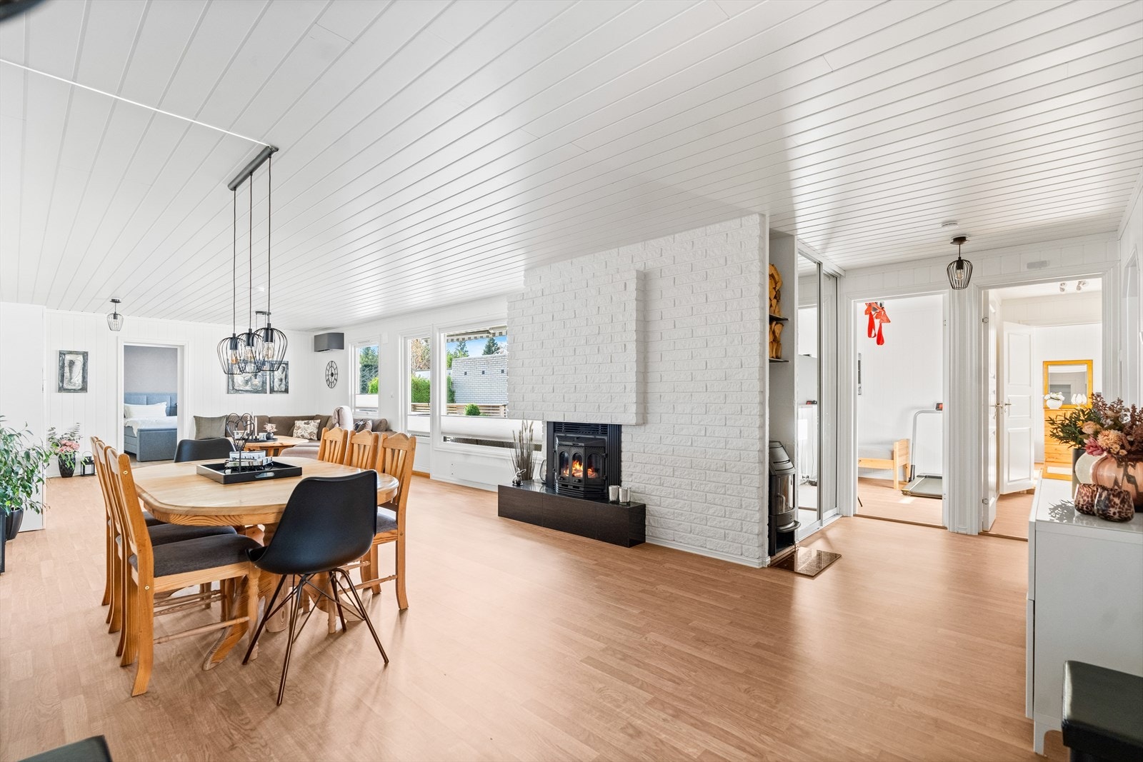 Rommet er av svært god størrelse, og byr på flere innredningsmuligheter. Galleribilde