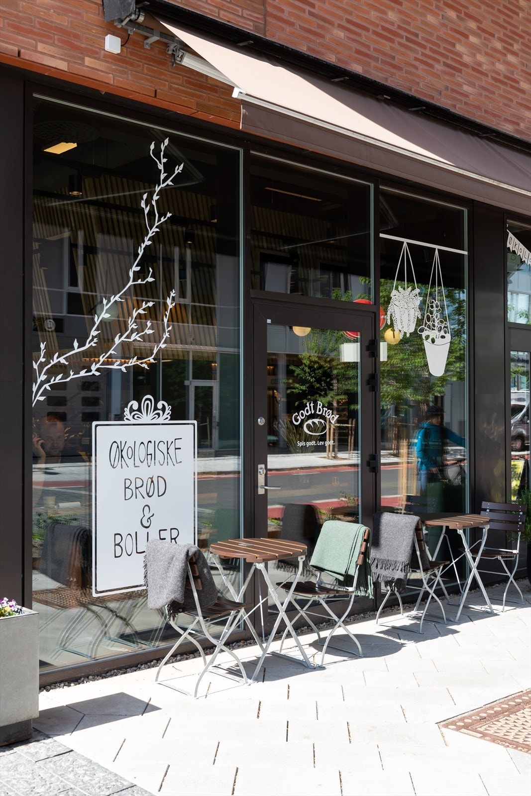 Det er også flere bakeri i området med dagsferske brød, påsmurte rundstykker og deilig bakverk. Galleribilde