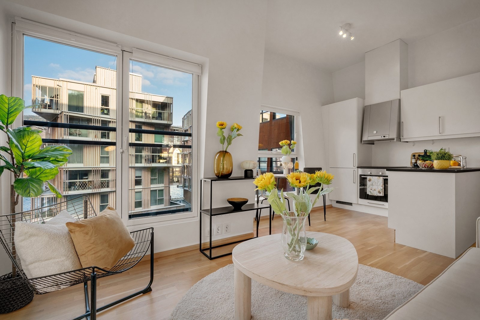 - Leiligheten har et 44 m² BRA-i og inneholder entré, stue/kjøkken, soverom, bad og bod - Galleribilde