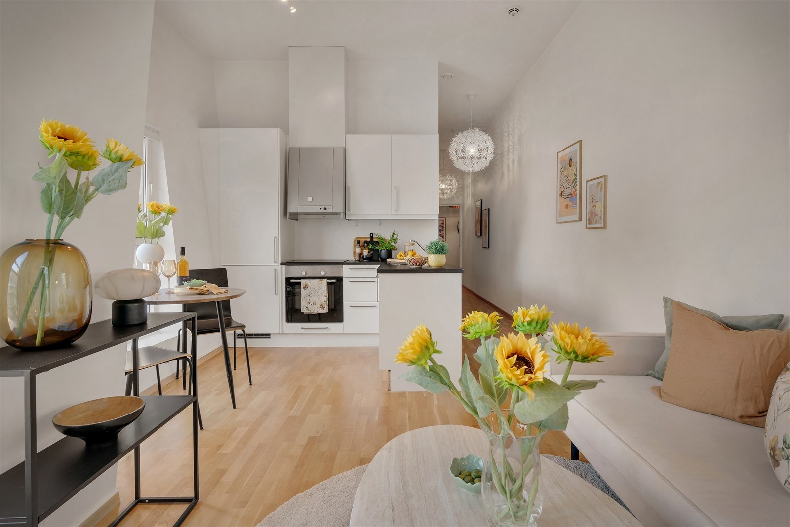 - Åpen stue-/kjøkkenløsning, perfekt for sosiale sammenkomster - Galleribilde