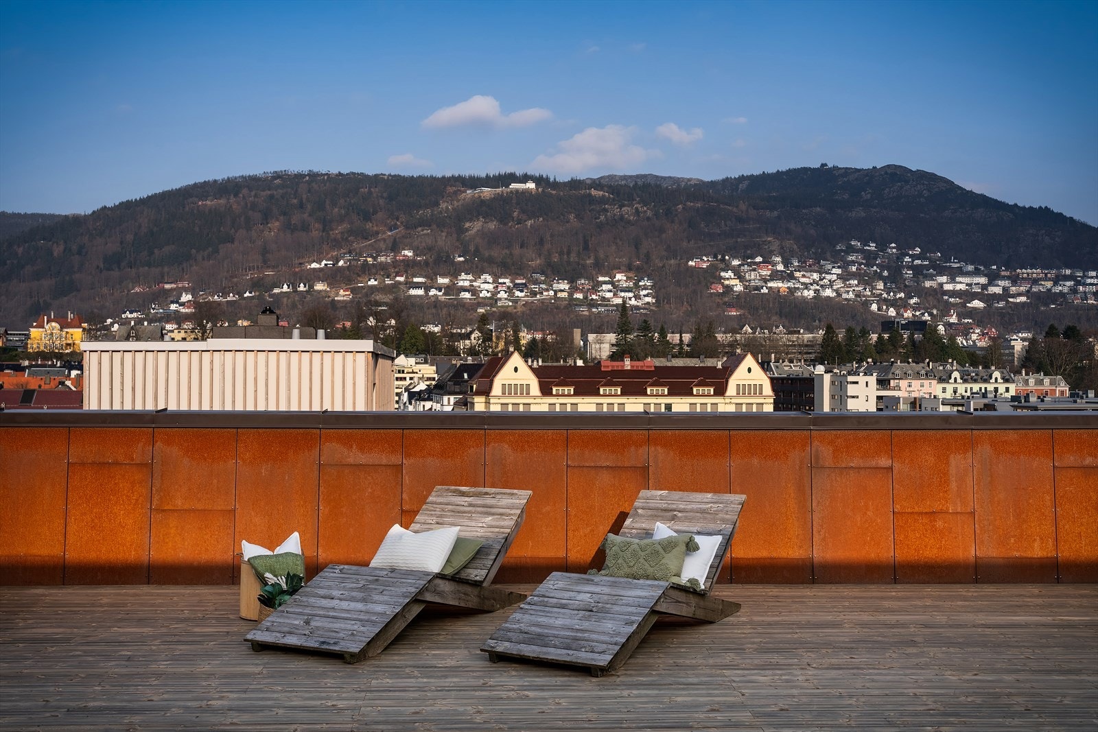 - Felles takterasse med vakker utsikt til Fløyen og sentrumskjernen - Galleribilde